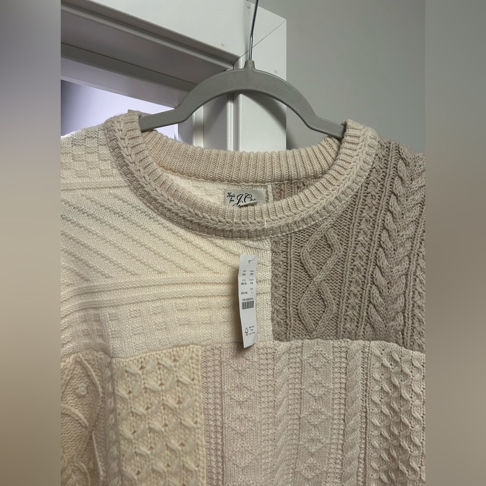 Men’s long sleeve crew neck woven cable knit wool sweater, size L